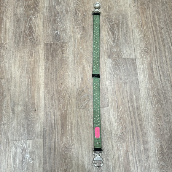 Betsey Johnson studded belt black with metal buckle with embroidered flower - Picture 4 of 5